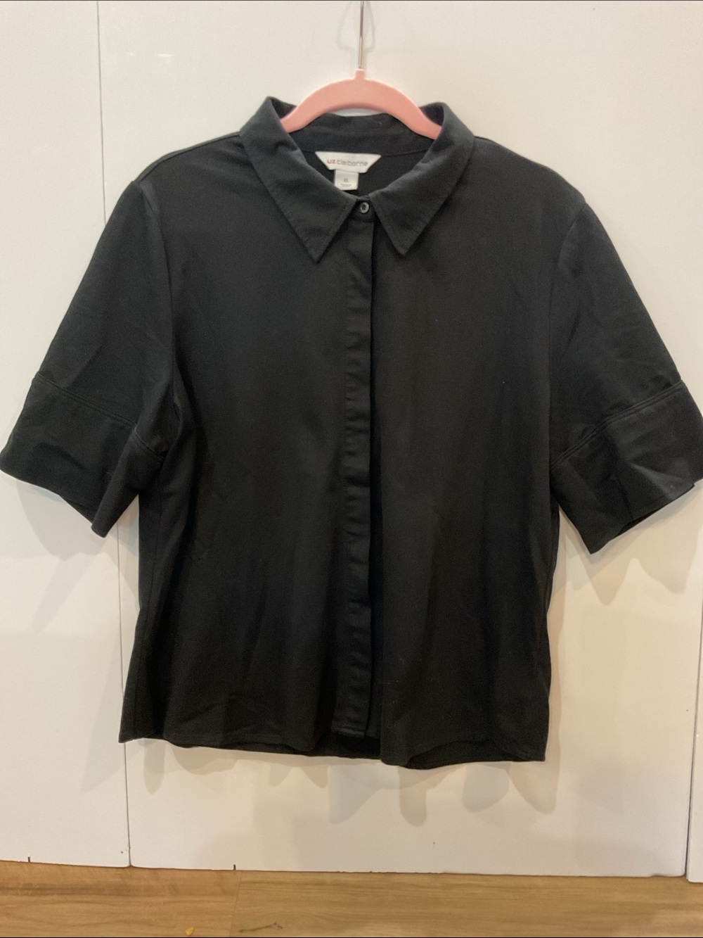 Liz Claiborne Black Short Sleeve Button-Up Top